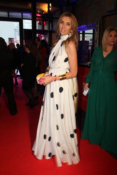 Ирина Шейк напугала Ксению Собчак безумным декольте