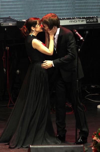 Ирина Шейк напугала Ксению Собчак безумным декольте