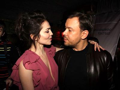 Ирина Шейк напугала Ксению Собчак безумным декольте