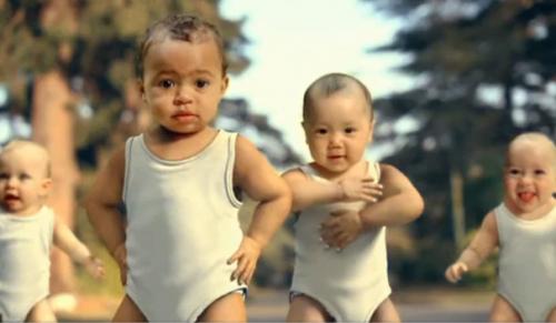 Младенцы на роликах собрали 4 миллиона просмотров в Сети