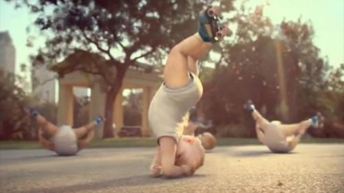 Младенцы на роликах собрали 4 миллиона просмотров в Сети