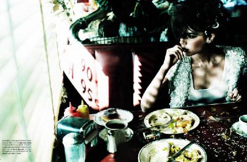 Виктория Бекхэм снялась в объедках