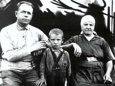 Сквозь годы: политики в детстве, юности и сейчас