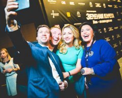 «Беременные» звезды пришли на премьеру в приталенных одеждах