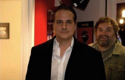 Фотобомбы со звездами: нелепые фото знаменитостей