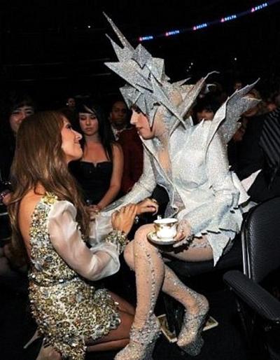 Леди Гага с «коллегами по цеху» и политиками