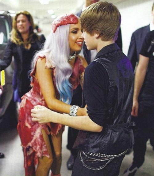 Леди Гага с «коллегами по цеху» и политиками