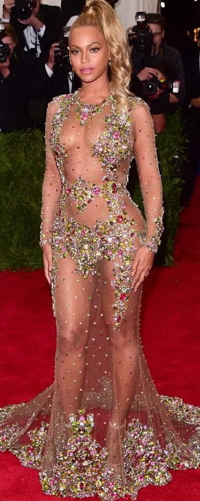 От Мэрлин до Рианны. Самые горячие звездные наряды