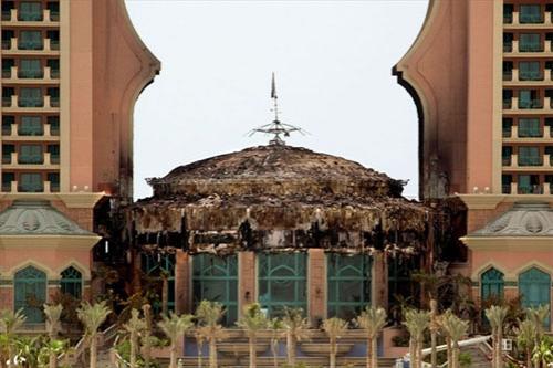 На дубайском острове  сгорела чудо-гостиница