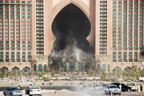 На дубайском острове  сгорела чудо-гостиница