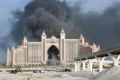 На дубайском острове  сгорела чудо-гостиница