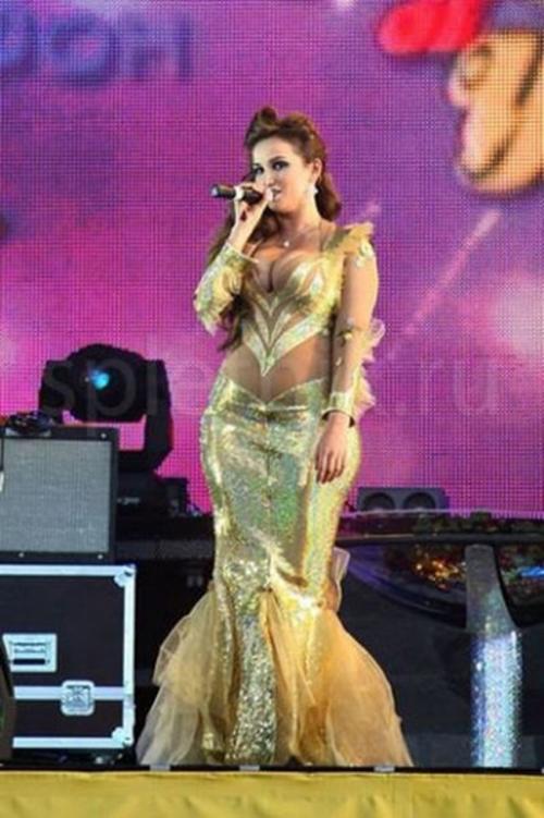 Самые откровенные наряды и "голые" платья российских звезд