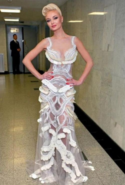 Самые откровенные наряды и "голые" платья российских звезд