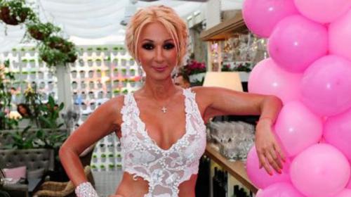 Знаменитости, которые забыли о приличиях и своем возрасте