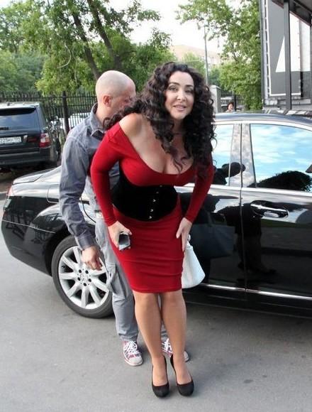 Знаменитости, которые забыли о приличиях и своем возрасте