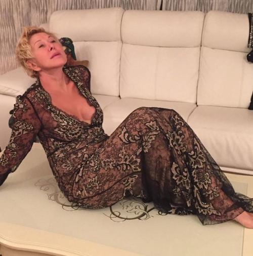 Знаменитости, которые забыли о приличиях и своем возрасте