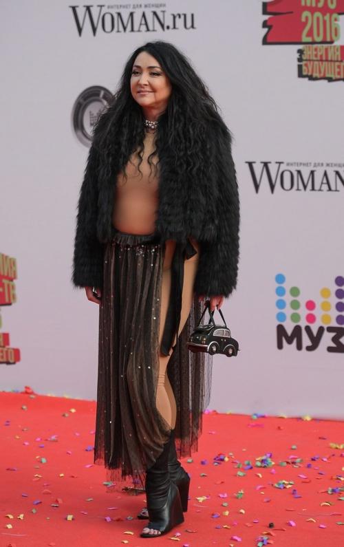 Знаменитости, которые забыли о приличиях и своем возрасте