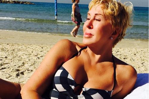 Знаменитости, которые забыли о приличиях и своем возрасте