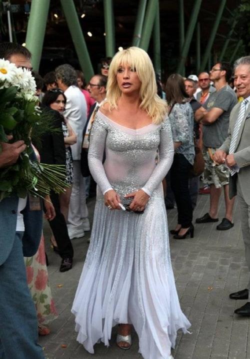 Знаменитости, которые забыли о приличиях и своем возрасте