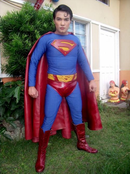 Чавес регулярно гуляет по улицам города в костюме Супермена. Он уверяет, что не сожалеет о том, что сделал с собой. Ему приносит удовольствие то, что люди подходят к нему на улице и просят сфотографироваться.