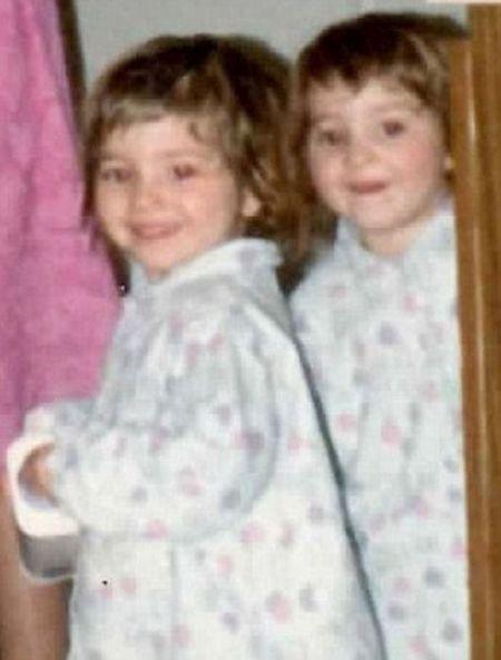 Сестры-близнецы потратили  000, чтоб быть еще более похожими друг на друга