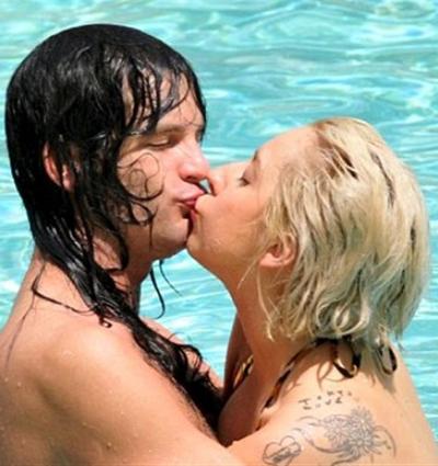 Самые страстные и необычные звездные поцелуи. Часть 2