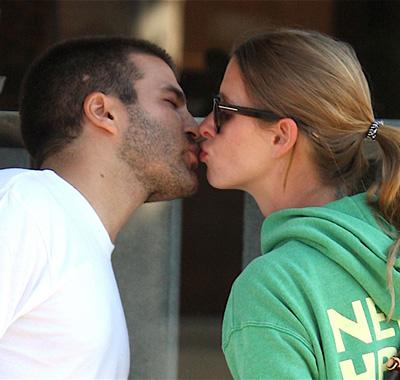 Самые страстные и необычные звездные поцелуи. Часть 2