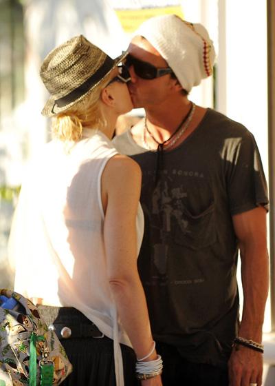 Самые страстные и необычные звездные поцелуи. Часть 2