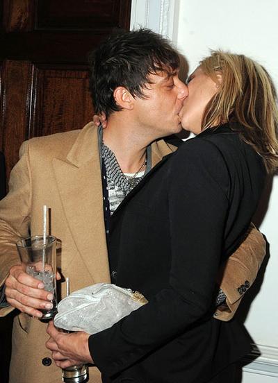 Самые страстные и необычные звездные поцелуи. Часть 2