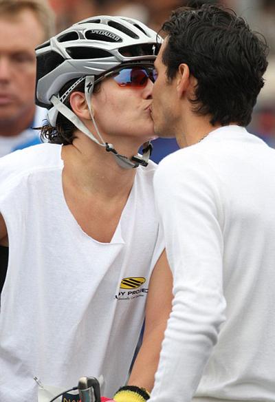 Самые страстные и необычные звездные поцелуи. Часть 2