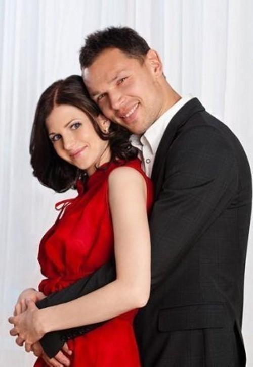 Топ-12 самых красивых избранниц российских футболистов