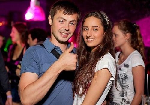 Топ-12 самых красивых избранниц российских футболистов