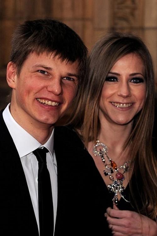 Топ-12 самых красивых избранниц российских футболистов