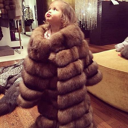 Шубоголики: меховые наряды звезд, от которых хочется плакать