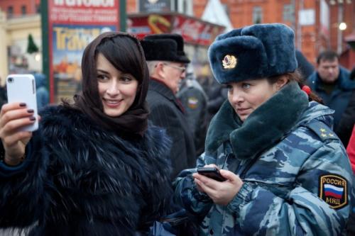 Шубоголики: меховые наряды звезд, от которых хочется плакать