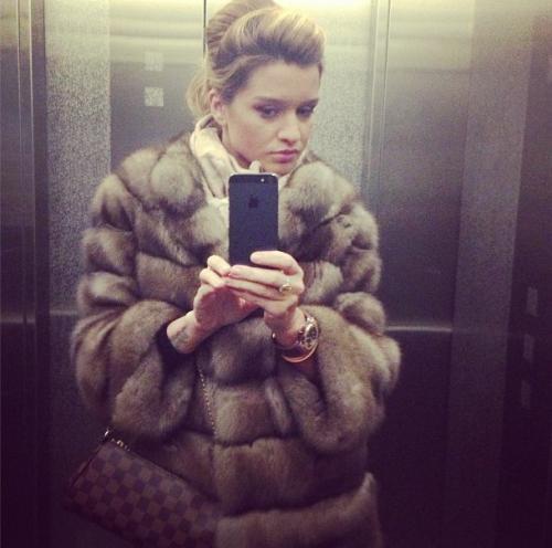 Шубоголики: меховые наряды звезд, от которых хочется плакать