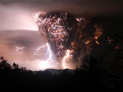 Удивительное природное явление: вулканические молнии