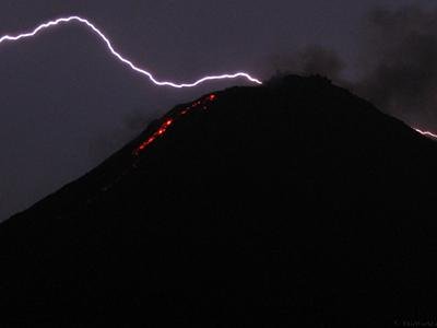 Удивительное природное явление: вулканические молнии