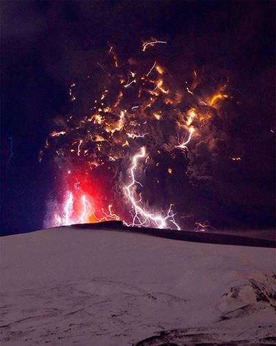 Удивительное природное явление: вулканические молнии