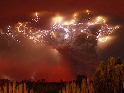 Удивительное природное явление: вулканические молнии