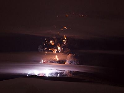 Удивительное природное явление: вулканические молнии