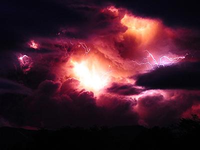 Удивительное природное явление: вулканические молнии