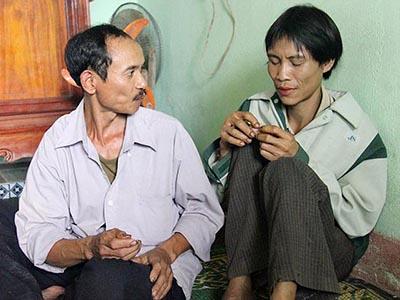 Во Вьетнаме нашли отца и сына, 40 лет прятавшихся в джунглях