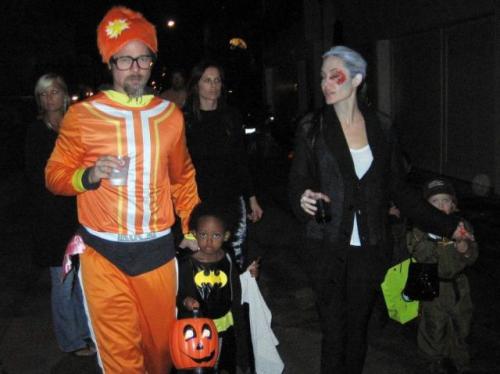 Как знаменитости отметили Хэллоуин