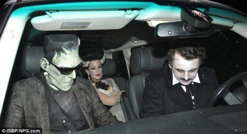 Как знаменитости отметили Хэллоуин