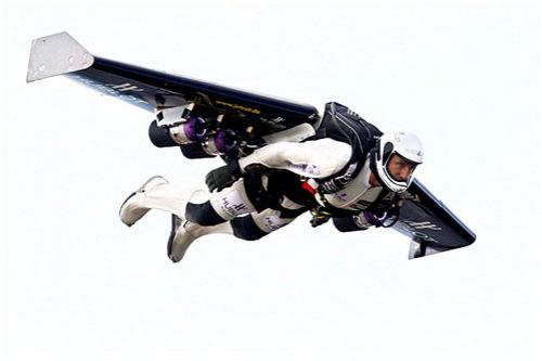 Реактивный человек пролетел над Альпами