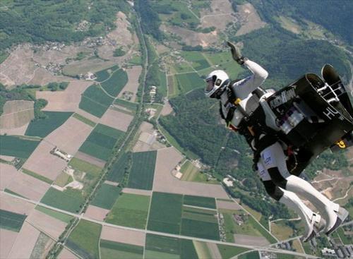 Реактивный человек пролетел над Альпами