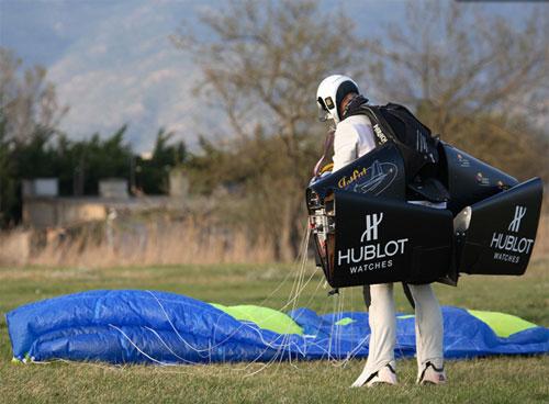 Реактивный человек пролетел над Альпами