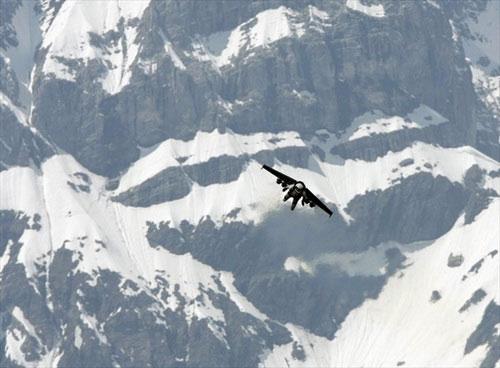 Реактивный человек пролетел над Альпами
