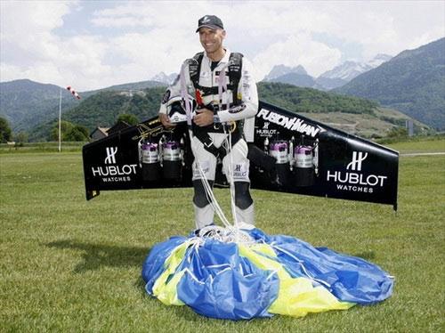 Реактивный человек пролетел над Альпами